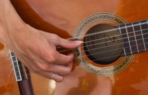 Simple Tips to Learn Playing Guitar by Yourself