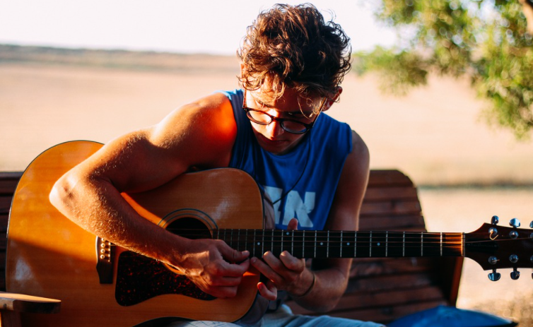 Simple Tips to Learn Playing Guitar by Yourself