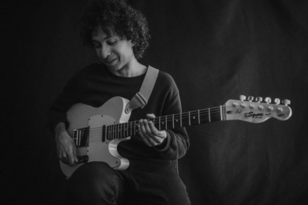 Simple Tips to Learn Playing Guitar by Yourself